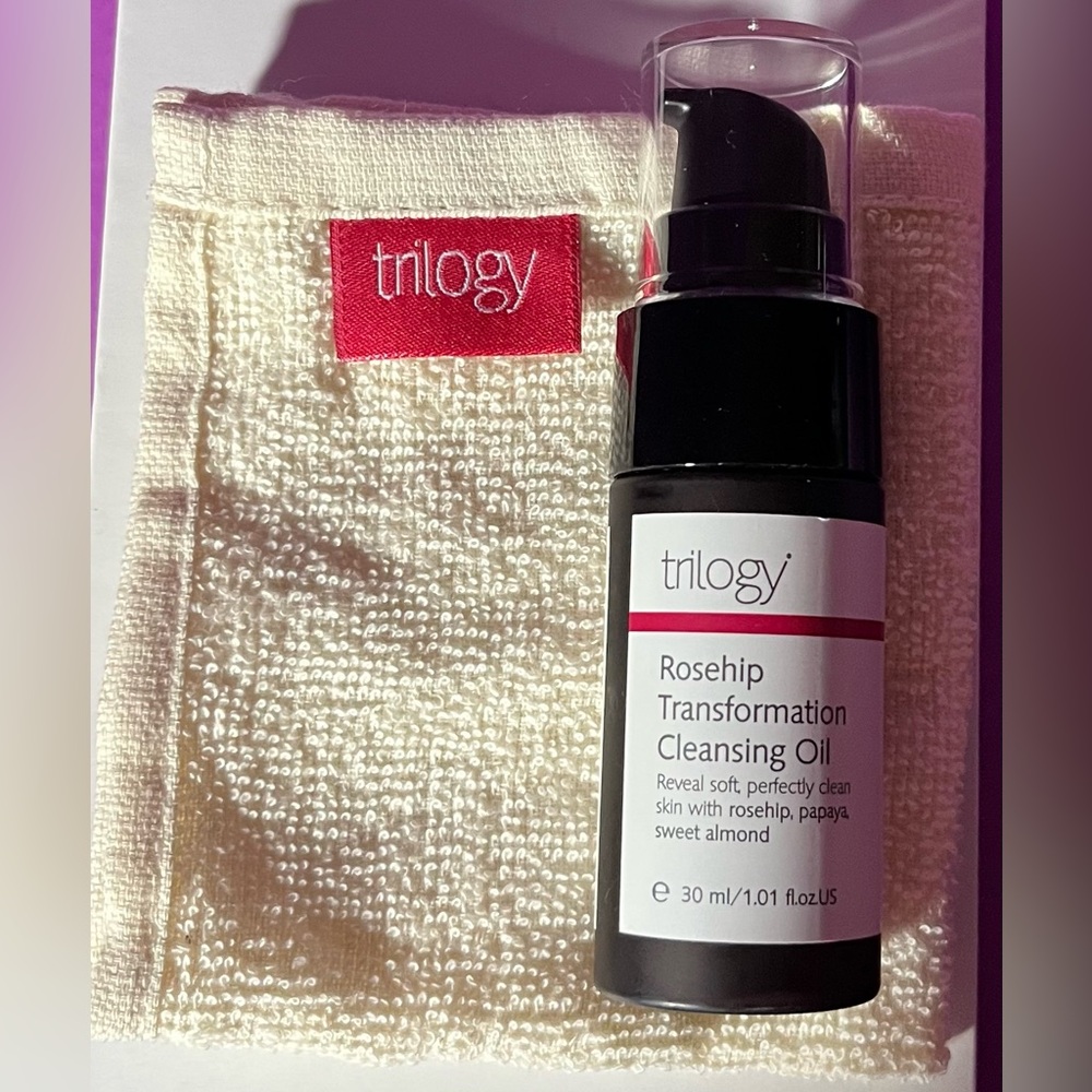 TRILOGY - Rosehip Transformation Cleansing Oil - (brand new)